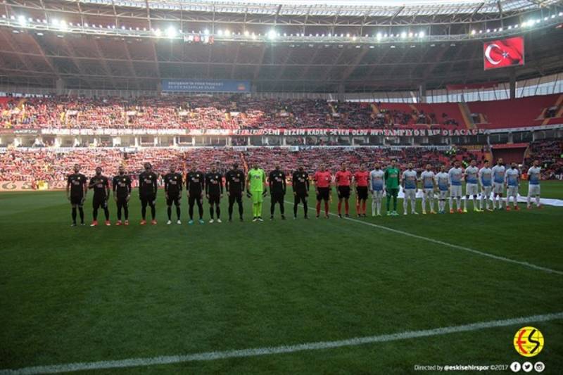 Eskişehirspor, ligin 13. haftasında bugün Çaykur Rizespor ile 1-1 berabere kaldı. Golümüzü atan Hasan Ayaroğlu. Bu skorla Eskişehirspor puanını 12’ye çıkardı.
