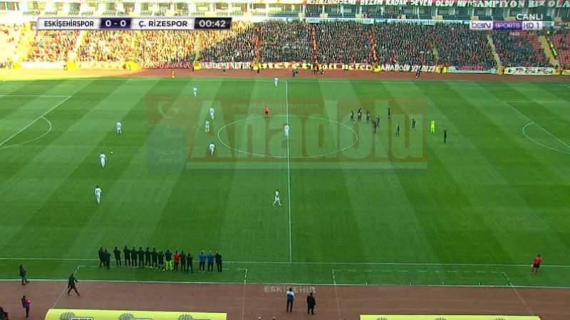 Eskişehirspor, ligin 13. haftasında bugün Çaykur Rizespor ile 1-1 berabere kaldı. Golümüzü atan Hasan Ayaroğlu. Bu skorla Eskişehirspor puanını 12’ye çıkardı.
