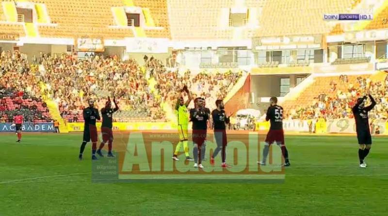 Eskişehirspor, ligin 13. haftasında bugün Çaykur Rizespor ile 1-1 berabere kaldı. Golümüzü atan Hasan Ayaroğlu. Bu skorla Eskişehirspor puanını 12’ye çıkardı.
