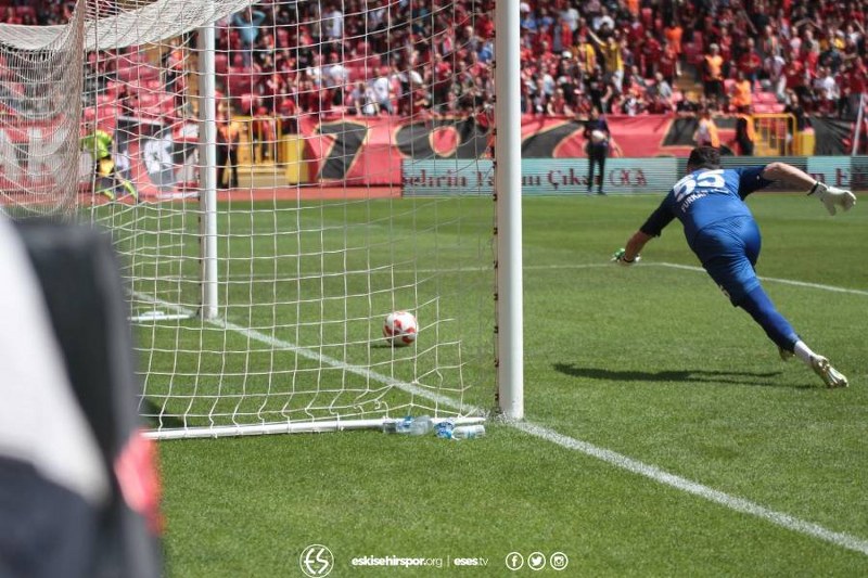 Spor Toto 1. Lig'in  31. haftasında Eskişehirspor sahasında Samsunspor’u 5-0 yendi. Eskişehirspor bu skorla altın değerinde bir 3 puan kazanarak puanını 34 yaptı.
