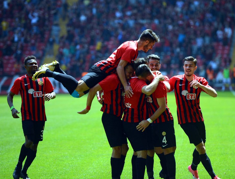 Spor Toto 1. Lig'in  31. haftasında Eskişehirspor sahasında Samsunspor’u 5-0 yendi. Eskişehirspor bu skorla altın değerinde bir 3 puan kazanarak puanını 34 yaptı.
