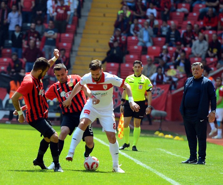 Spor Toto 1. Lig'in  31. haftasında Eskişehirspor sahasında Samsunspor’u 5-0 yendi. Eskişehirspor bu skorla altın değerinde bir 3 puan kazanarak puanını 34 yaptı.
