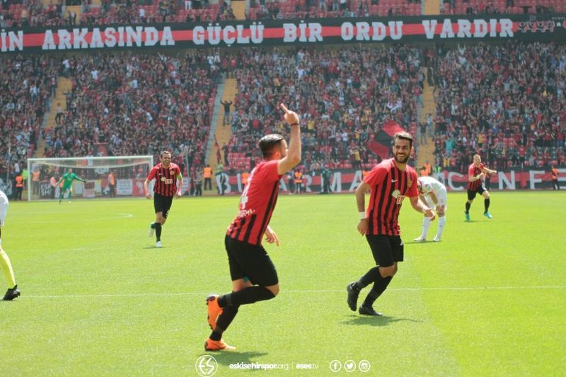 Spor Toto 1. Lig'in  31. haftasında Eskişehirspor sahasında Samsunspor’u 5-0 yendi. Eskişehirspor bu skorla altın değerinde bir 3 puan kazanarak puanını 34 yaptı.
