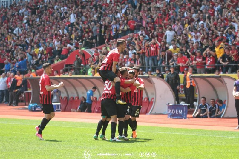 Spor Toto 1. Lig'in  31. haftasında Eskişehirspor sahasında Samsunspor’u 5-0 yendi. Eskişehirspor bu skorla altın değerinde bir 3 puan kazanarak puanını 34 yaptı.
