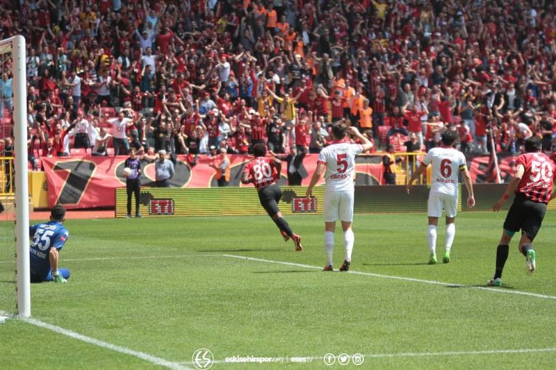 Spor Toto 1. Lig'in  31. haftasında Eskişehirspor sahasında Samsunspor’u 5-0 yendi. Eskişehirspor bu skorla altın değerinde bir 3 puan kazanarak puanını 34 yaptı.
