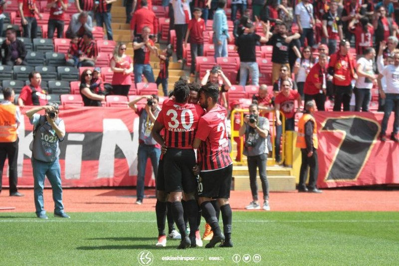 Spor Toto 1. Lig'in  31. haftasında Eskişehirspor sahasında Samsunspor’u 5-0 yendi. Eskişehirspor bu skorla altın değerinde bir 3 puan kazanarak puanını 34 yaptı.
