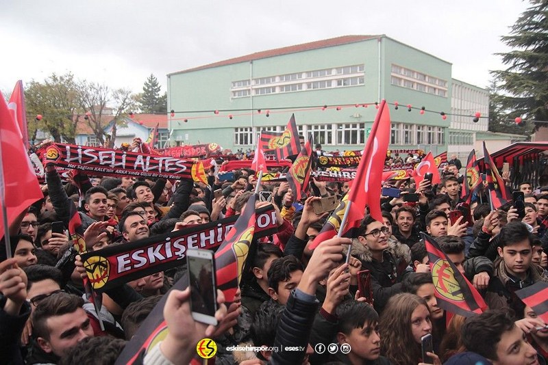 Atatürk Mesleki ve Teknik Anadolu Lisesi’nde gerçekleşen etkinlikte sürpriz hediyeleri kazanan talihliler belli oldu. 