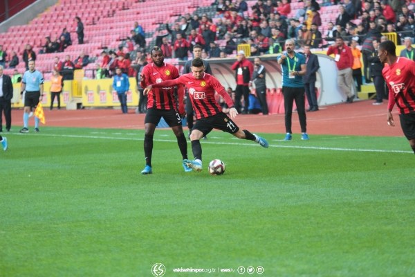 TFF 1. Lig’in 10. haftasında Eskişehirspor evinde karşılaştığı Osmanlıspor’u 3-2 mağlup etti. Osmanlıspor’da maçın ardından konuşan Teknik Direktör Turan İnce, “Bu seyircinin baskısında, buraya gelen hiçbir deplasman takımının maç alma şansı yok” dedi.