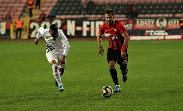 TFF 1. Lig’in 10. haftasında Eskişehirspor evinde karşılaştığı Osmanlıspor’u 3-2 mağlup etti. Osmanlıspor’da maçın ardından konuşan Teknik Direktör Turan İnce, “Bu seyircinin baskısında, buraya gelen hiçbir deplasman takımının maç alma şansı yok” dedi.