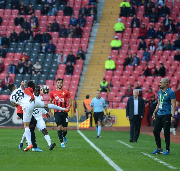 TFF 1. Lig’in 10. haftasında Eskişehirspor evinde karşılaştığı Osmanlıspor’u 3-2 mağlup etti. Osmanlıspor’da maçın ardından konuşan Teknik Direktör Turan İnce, “Bu seyircinin baskısında, buraya gelen hiçbir deplasman takımının maç alma şansı yok” dedi.