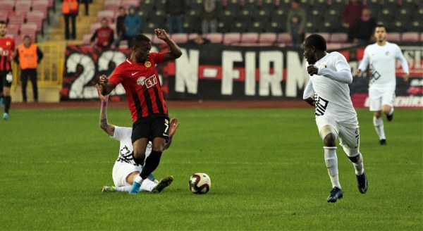 TFF 1. Lig’in 10. haftasında Eskişehirspor evinde karşılaştığı Osmanlıspor’u 3-2 mağlup etti. Osmanlıspor’da maçın ardından konuşan Teknik Direktör Turan İnce, “Bu seyircinin baskısında, buraya gelen hiçbir deplasman takımının maç alma şansı yok” dedi.