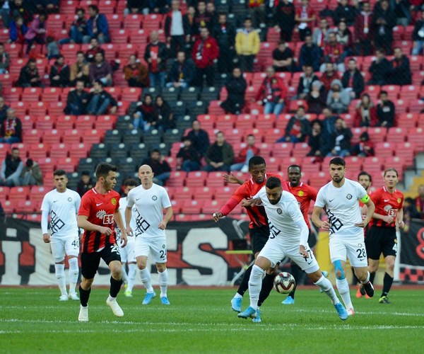 TFF 1. Lig’in 10. haftasında Eskişehirspor evinde karşılaştığı Osmanlıspor’u 3-2 mağlup etti. Osmanlıspor’da maçın ardından konuşan Teknik Direktör Turan İnce, “Bu seyircinin baskısında, buraya gelen hiçbir deplasman takımının maç alma şansı yok” dedi.