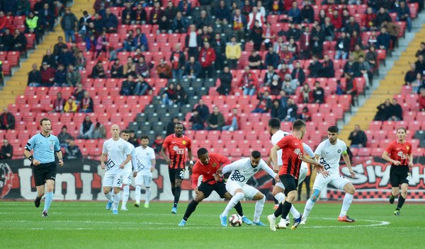 TFF 1. Lig’in 10. haftasında Eskişehirspor evinde karşılaştığı Osmanlıspor’u 3-2 mağlup etti. Osmanlıspor’da maçın ardından konuşan Teknik Direktör Turan İnce, “Bu seyircinin baskısında, buraya gelen hiçbir deplasman takımının maç alma şansı yok” dedi.