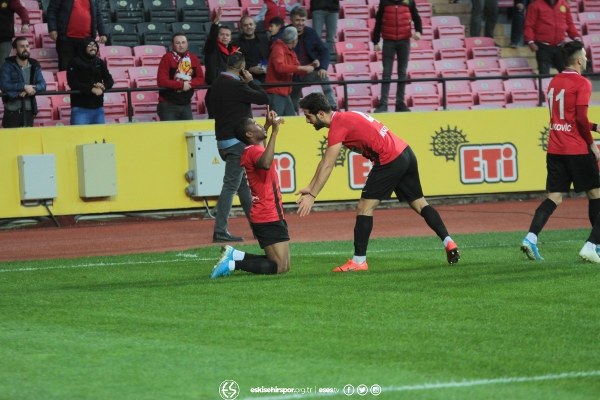 Seyircilerde çok zevk aldı. Buradan önce Eskişehirspor’u ve özellikle taraftarı tebrik ediyorum. Çünkü bu seyircinin baskısında buraya gelen hiçbir deplasman takımının maç alma şansı yok.