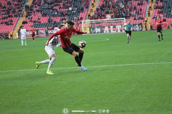 Biz de bir daha ki hafta oynayacağımız Giresunspor maçı için hazırlanacağız. Bu maçta yaptığımız hataları yapmamak için çalışacağız" ifadelerini kullandı.