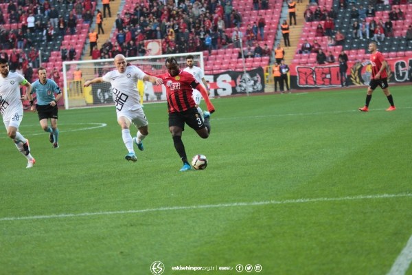 TFF 1. Lig’in 10. haftasında Eskişehirspor evinde karşılaştığı Osmanlıspor’u 3-2 mağlup etti. Osmanlıspor’da maçın ardından konuşan Teknik Direktör Turan İnce, “Bu seyircinin baskısında, buraya gelen hiçbir deplasman takımının maç alma şansı yok” dedi.