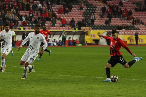 TFF 1. Lig’in 10. haftasında Eskişehirspor evinde karşılaştığı Osmanlıspor’u 3-2 mağlup etti. Osmanlıspor’da maçın ardından konuşan Teknik Direktör Turan İnce, “Bu seyircinin baskısında, buraya gelen hiçbir deplasman takımının maç alma şansı yok” dedi.