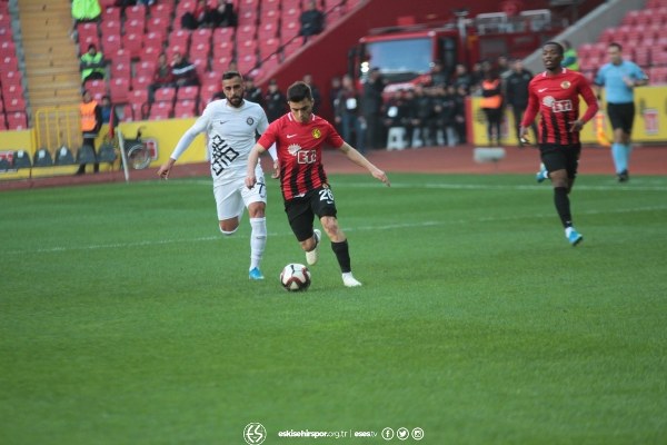 TFF 1. Lig’in 10. haftasında Eskişehirspor evinde karşılaştığı Osmanlıspor’u 3-2 mağlup etti. Osmanlıspor’da maçın ardından konuşan Teknik Direktör Turan İnce, “Bu seyircinin baskısında, buraya gelen hiçbir deplasman takımının maç alma şansı yok” dedi.