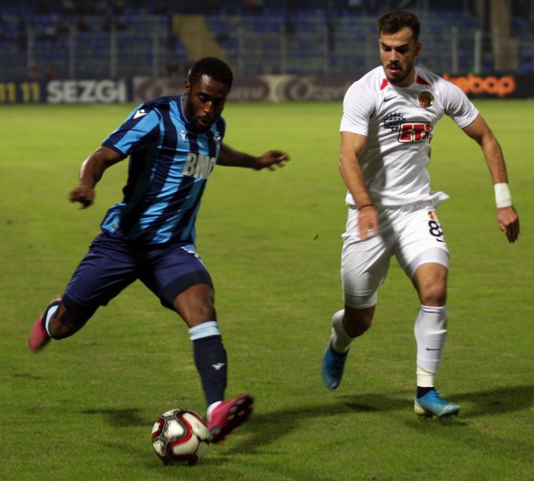 Eskişehirspor TFF 1. Lig’in 11. Haftasında deplasmanda Adana Demirspor’u 3-2 mağlup etti. Takımın sevinci ve birliktelik görüntüleri verdiği fotoğraflar camiayı çok mutlu etti.