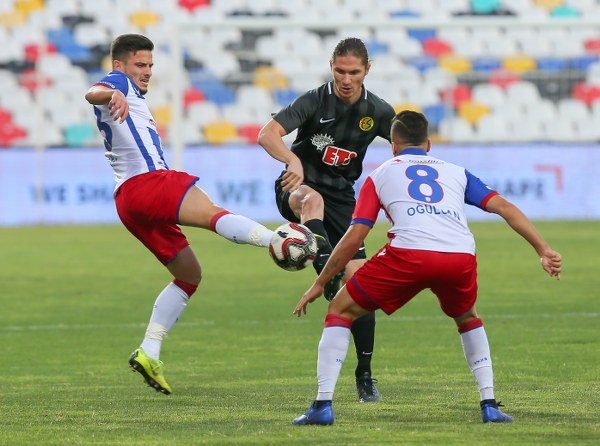 Eskişehirspor Altınordu deplasmanında 2 penaltı kaçırdığı maçta adeta dağıldı. 