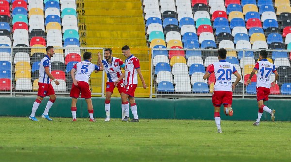 Eskişehirspor Altınordu deplasmanında 2 penaltı kaçırdığı maçta adeta dağıldı. 