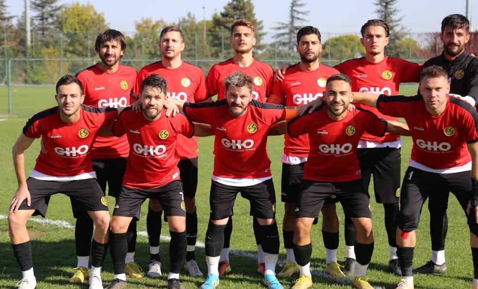 Eskişehirspor, Vali Hanefi Demirkol Tesislerinde hazırlık maçında Sakarya ekiplerinden Kocaalispor ile karşı karşıya gelmişti. Hazırlık maçında Eskişehirspor adeta golleriyle taraftarın moralini yükselterek iyi bir sezona başladıklarının işaretlerini verdi. Eskişehirspor'un 5 -1 elde ettiği galibiyeti moralleri iyice yükseltti. İşte Eskişehirspor ile Kocaalispor maçından görüntüler... 