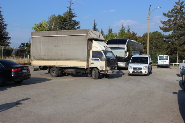 En nihayetinde kulübün şehrin ortak değeri olduğunu düşünmek gerekir. Tercihleriydi, öyle uygun gördüler. Haciz işlemi de yapıldı uygulandı” diye konuştu. 