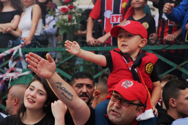 Spor Toto 1. Lig ekiplerinden Eskişehirspor, 54. yıl dönümünü büyük bir coşkuyla kutladı. Kutlamalar festival havasını aratmadı. 