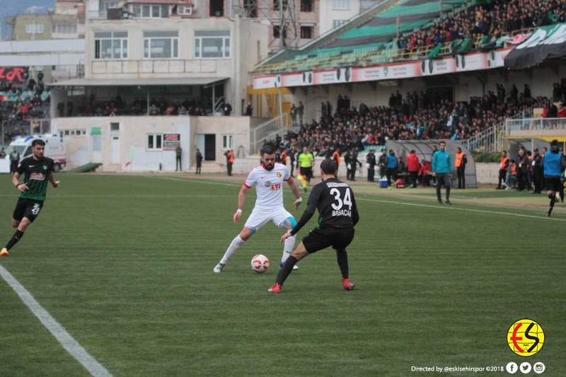 Spor Toto 1. Lig’in 20. Haftasında Eskişehirspor, Denizlispor’u deplasmanda 2-0 mağlup etti. Gollerimizi penaltıdan Bruno ve Semih Şentürk kaydetti. Eskişehirspor bu galibiyetle çok kritik bir zafere imza attı. Maçtan önce iki takım arasında 1 puan fark vardı, Eskişehirspor 6 puan değerindeki maçı kazanarak ateş hattından çıktı.