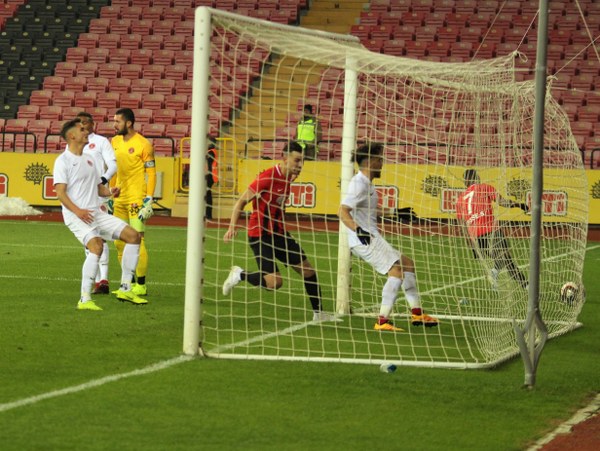 TFF 1. Lig’in 14. haftasının açılış maçında Eskişehirspor, sahasında ağırladığı Ümraniyespor’u 3-1 mağlup etti.