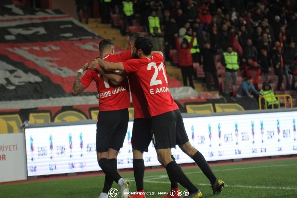 TFF 1. Lig’in 14. haftasının açılış maçında Eskişehirspor, sahasında ağırladığı Ümraniyespor’u 3-1 mağlup etti.