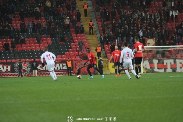 TFF 1. Lig’in 14. haftasının açılış maçında Eskişehirspor, sahasında ağırladığı Ümraniyespor’u 3-1 mağlup etti.