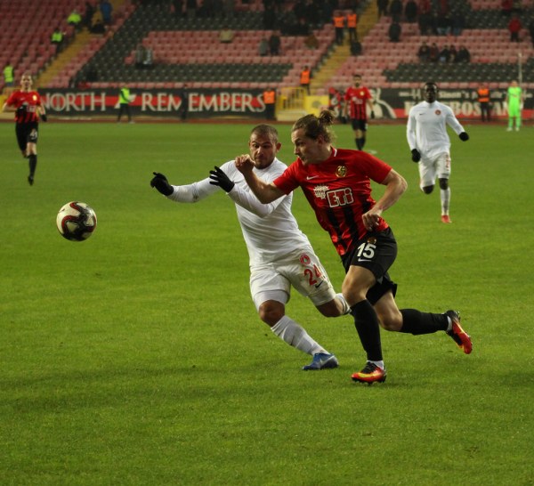 TFF 1. Lig’in 14. haftasının açılış maçında Eskişehirspor, sahasında ağırladığı Ümraniyespor’u 3-1 mağlup etti.