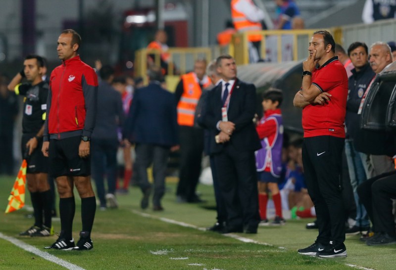 Eskişehirspor Altınordu deplasmanında 10 kiş kalan rakibine 2-0 yenildi.