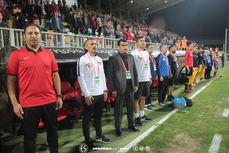 Eskişehirspor Altınordu deplasmanında 10 kiş kalan rakibine 2-0 yenildi.