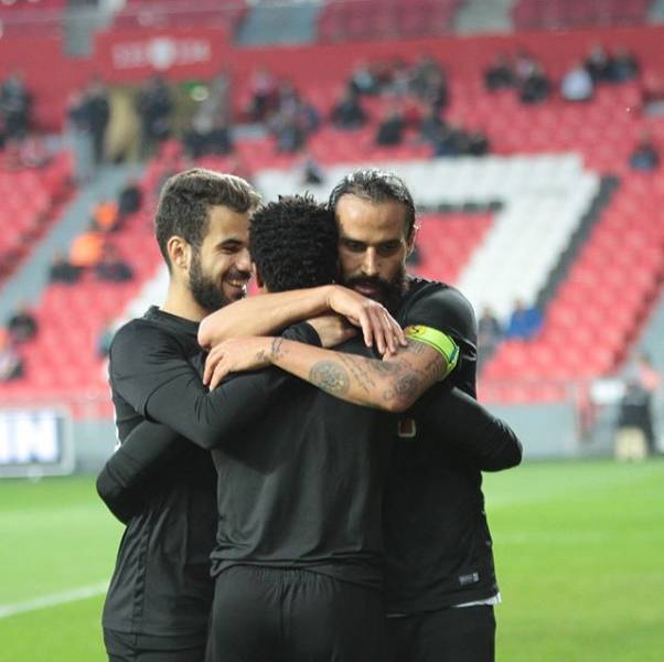 Eskişehirspor TFF 1. Lig’in 14. Haftasında Samsunspor maçında 4 golle şov yaptı. Gollerimiz Ofoedu (2), Bruno ve Erkan Zengin’den geldi. Bu galibiyet bize ilaç gibi geldi, puan sıralamasındaki yükselişimiz bu hafta da sürdü. Eskişehirspor bu galibiyetle puanını 15’e yükseltti.