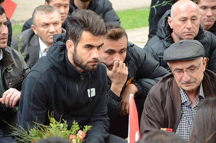 Eskişehirspor'un bir şehit taraftarının daha olduğunu aktaran Erdoğan, "Bu Türk milletinin zarafeti.