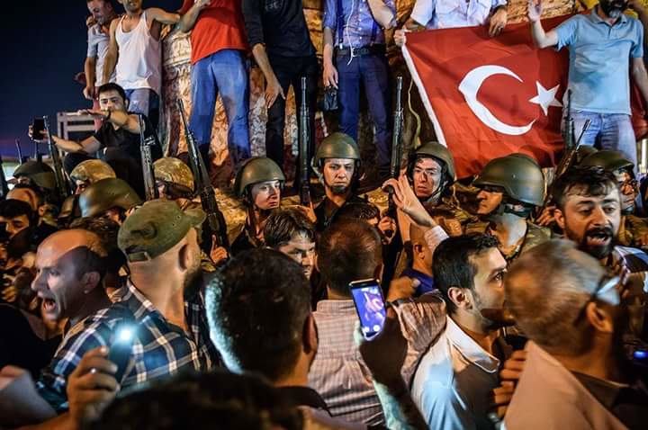 Eskişehir Valiliğince, Fetullahçı Terör Örgütü'nün (FETÖ) 15 Temmuz darbe girişiminin birinci yılında Anadolu Ajansı (AA) muhabirlerinin çektiği fotoğraflardan oluşan sergi açılacak.