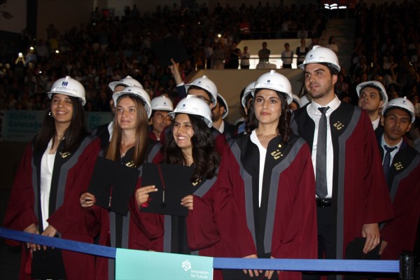 Eskişehir Teknik Üniversitesi, 2018-2019 eğitim ve öğretim döneminin sona ermesiyle ilk mezunlarını verdi. 