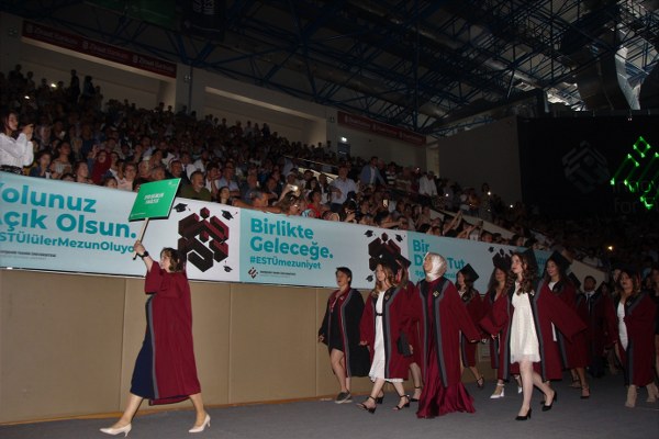 Eskişehir Teknik Üniversitesi, 2018-2019 eğitim ve öğretim döneminin sona ermesiyle ilk mezunlarını verdi. 