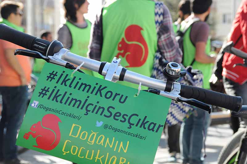 Eskişehir’de küresel iklim değişikliğine karşı farkındalık oluşturmak amacıyla ‘İklim Değişikliği İçin Pedallıyoruz’ etkinliği gerçekleştirildi. 