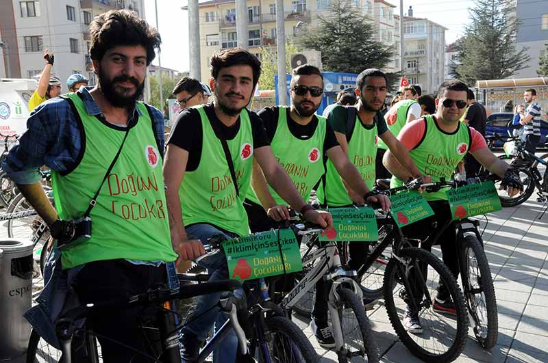 Eskişehir’de küresel iklim değişikliğine karşı farkındalık oluşturmak amacıyla ‘İklim Değişikliği İçin Pedallıyoruz’ etkinliği gerçekleştirildi. 