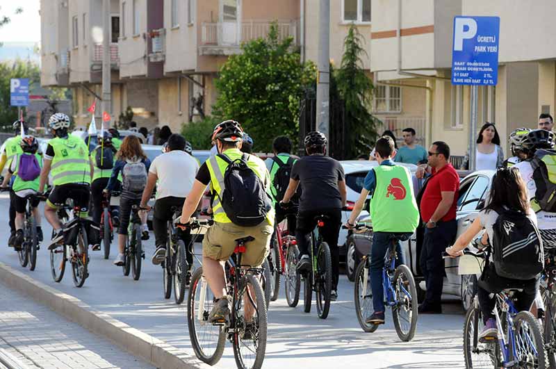 Eskişehir’de küresel iklim değişikliğine karşı farkındalık oluşturmak amacıyla ‘İklim Değişikliği İçin Pedallıyoruz’ etkinliği gerçekleştirildi. 