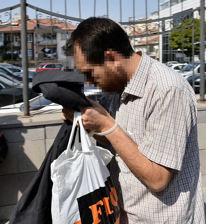 Eskişehir'de Fetullahçı Terör Örgütü/Paralel Devlet Yapılanması'na (FETÖ/PDY) yönelik operasyonda gözaltına alınan meslekten ihraç edilen ve açığa alınan 8 emniyet mensubundan 4'ü adliyeye sevk edildi.