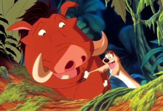 Unutulmaz animasyon filmleri arasında yer alan Lion King (Aslan Kral)’deki Pumbaa karakteri, bir Disney filminde ilk defa ‘gaz çıkaran’ karakter olma özelliğini taşıyor.