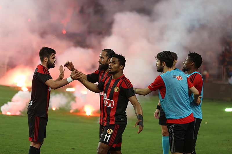 Eskişehirspor-Göztepe finalinde meşalelerin polis tarafından sokulduğu anlaşıldı.