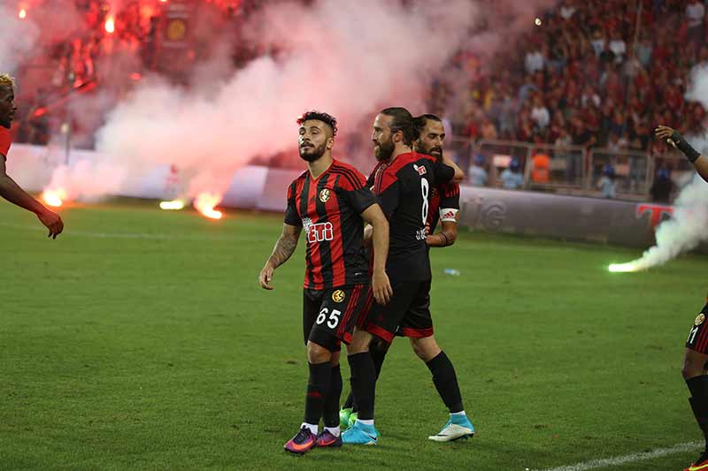 Eskişehirspor-Göztepe finalinde meşalelerin polis tarafından sokulduğu anlaşıldı.