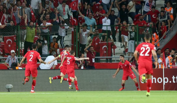 Türkiye'nin Fransa karşısında aldığı 2-0'lık zafer sonrası Fransa medyası adeta şoka girdi. Yapılan yorumlar da bu yöndeydi... Dorukhan'ın Pogba'yı adeta sahadan silmesi de bu yorumlarda yer buldu.