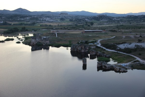 Alternatif turizmin her alanına ilimize getirmeye çalışıyoruz. Bugün de onun bir başlangıcı. Deneme yapıyoruz. Gördüğüm kadarıyla başarılı bir şekilde bunu devam ettireceğiz inşallah. Ben burada deneme yapan balon şirketi başta olmak üzere emeği geçen herkese teşekkür ediyorum. Burası ülkemizin önemli bir balon merkezlerinden biri olacaktır, buna inanıyoruz” diye konuştu. 