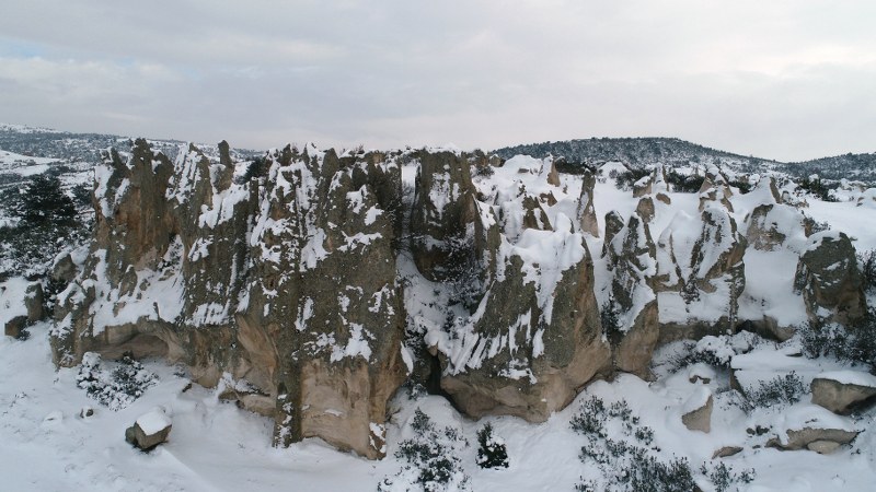 Afyonkarahisar, Ankara, Eskişehir ve Kütahya'da geniş bir alanı kapsayan, Türkiye'nin önemli turizm merkezlerinden Frig Vadisi, kar yağışı sonrası beyaza büründü.